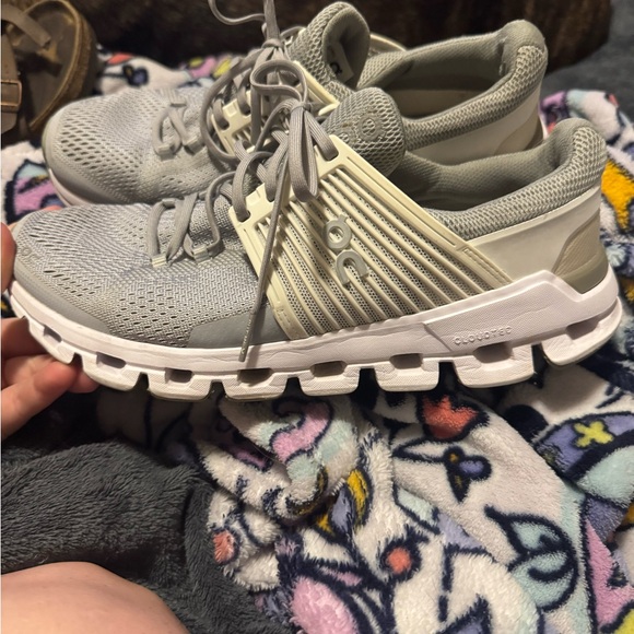 ON CLOUD RUNNING SHOES - Picture 3 of 6